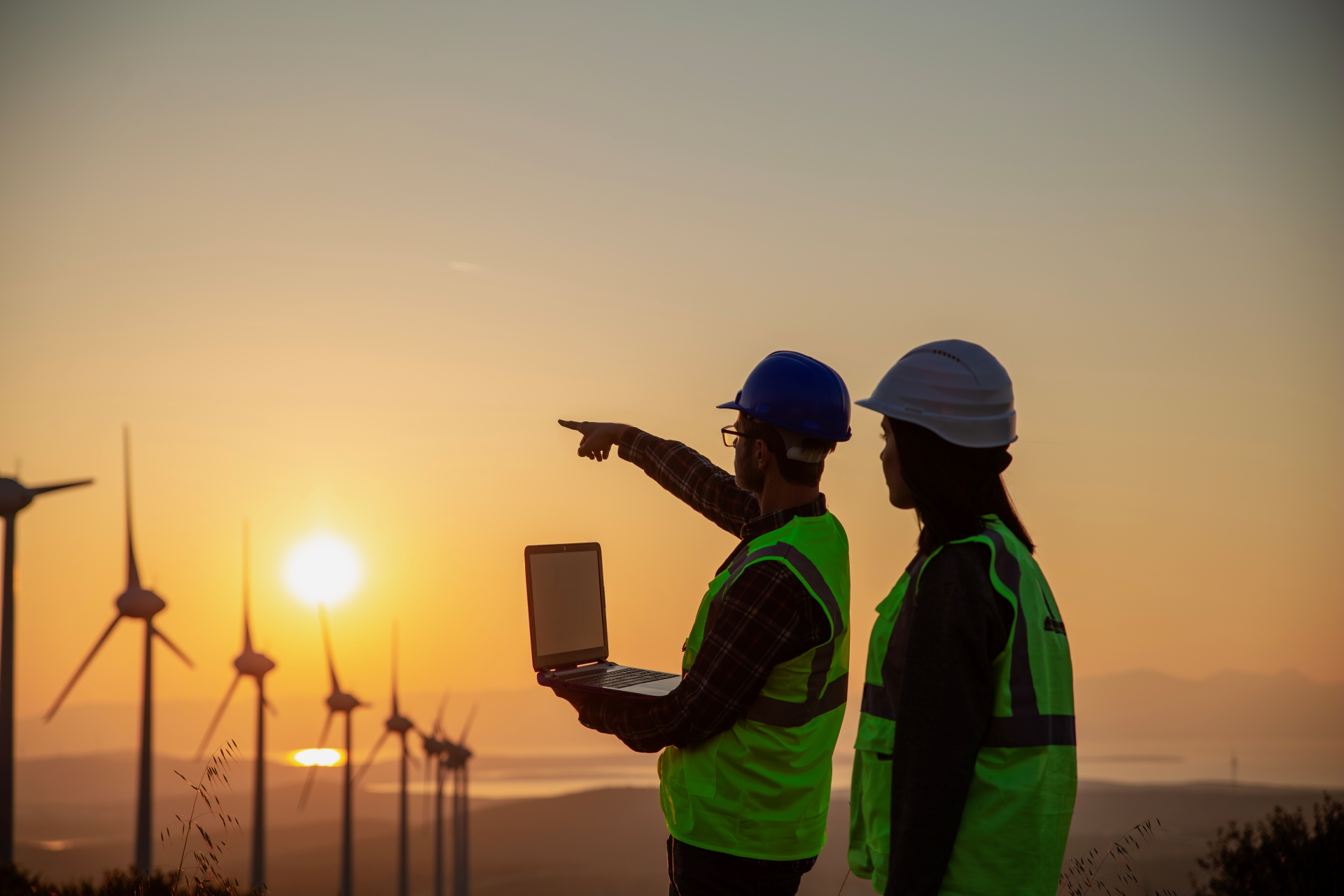 Hochspannungsmasten und Freileitungen - zuverlaessige Stromuebertragung im Hochspannungsnetz